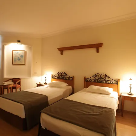 酒店 Pia Bella 凯里尼亚