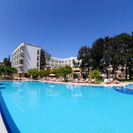 Pia Bella 酒店 凯里尼亚