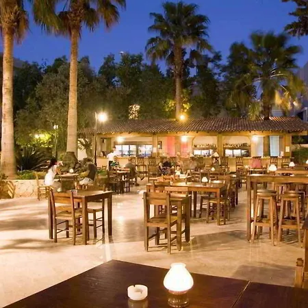 酒店 Pia Bella 凯里尼亚