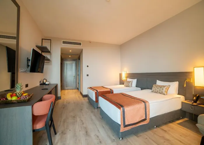 Pia Bella فندق كيرينيا